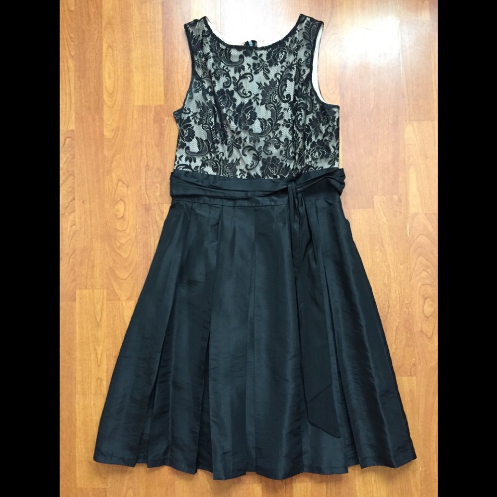 Formal black and creme dress. Vintage style.